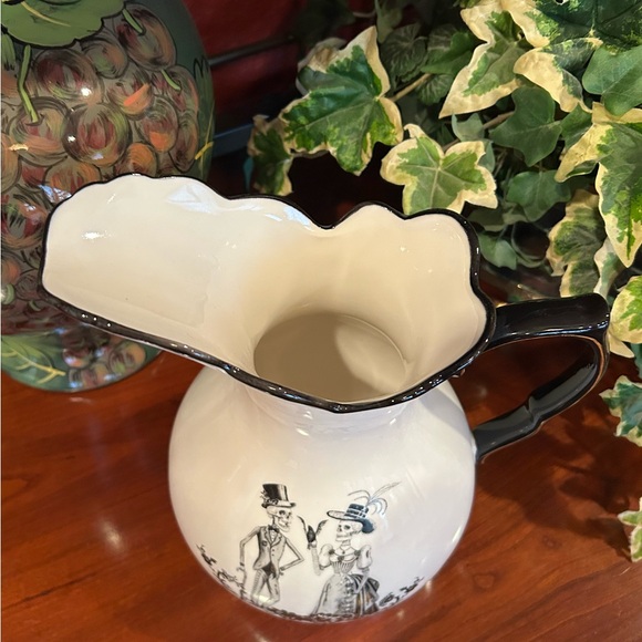 NWOT Potter’s Studio White and Black Skeletons Halloween Ceramic Pitcher - Picture 8 of 10